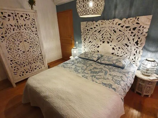Spacious Holiday Home With Nordic Spa Caniac-du-Causse 프랑스