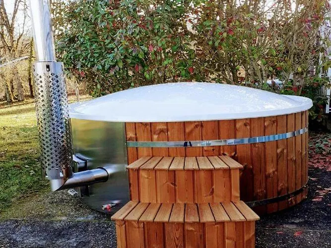 Spacious Holiday Home With Nordic Spa Caniac-du-Causse